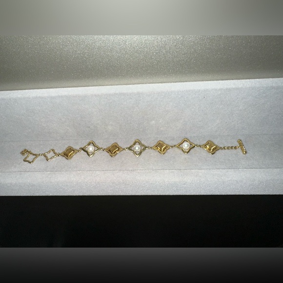 David Yurman Quatrefoil 18K Yellow Gold Pearl Toggle Bracelet Size S/M - Picture 8 of 9